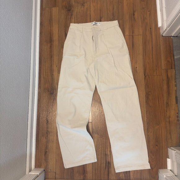 NWOT Hollister White High Rise Dad Pants - Picture 2 of 3